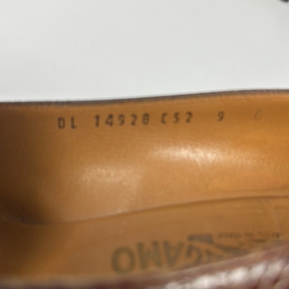 Ferragamo Brown Miista Leather Embossed Pumps Heels Size 9 - Picture 6 of 11